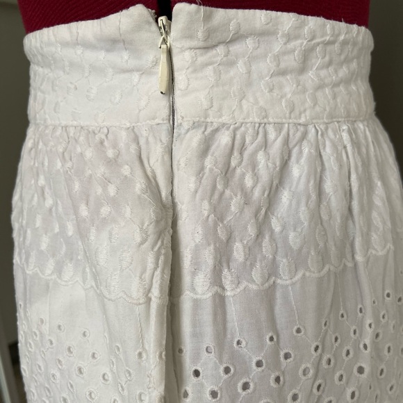 ๐ฑ2/$30 Tommy Hilfiger Eyelet Lace Skirt - Picture 4 of 6